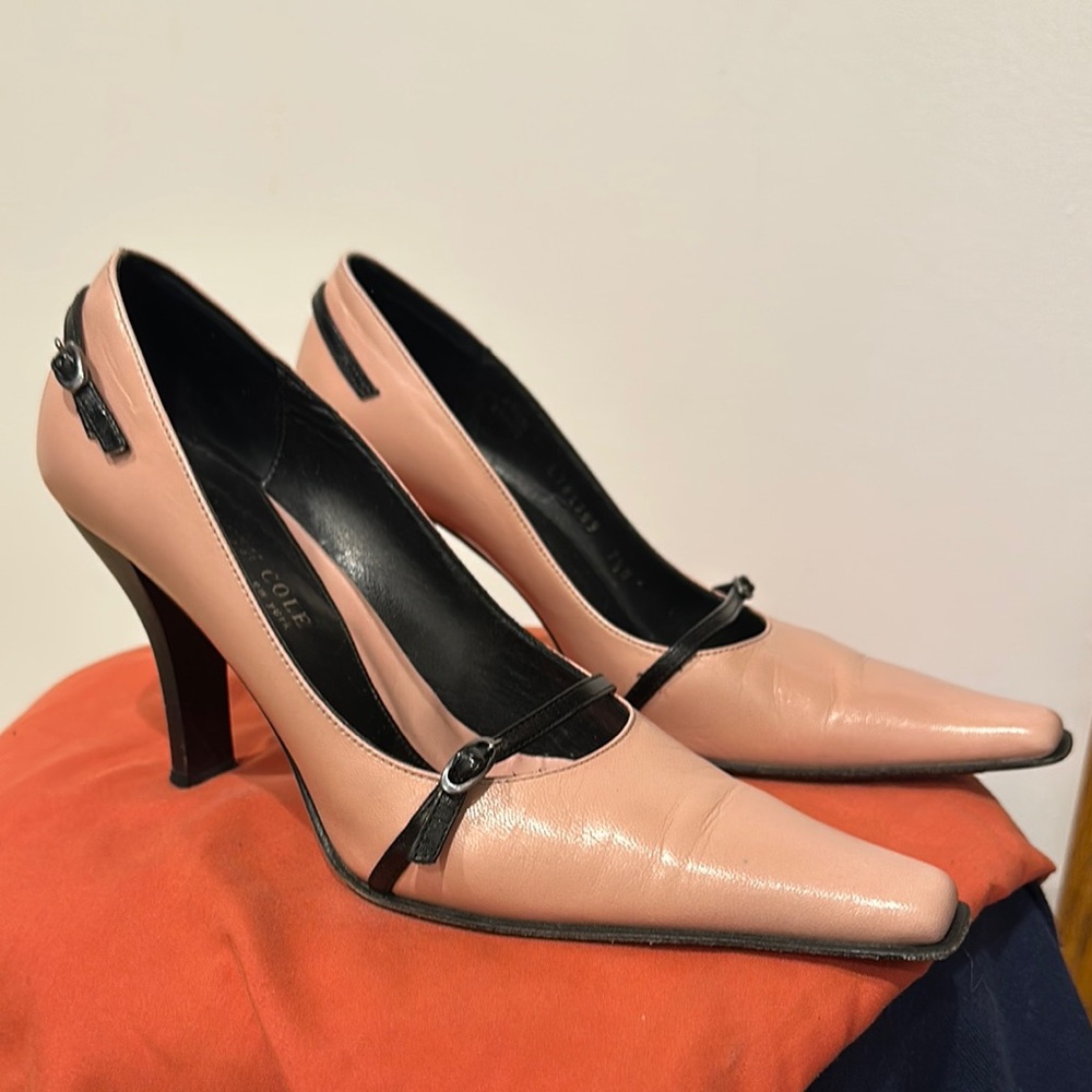 Closed toe shoe/ pink/ 7.5/ used/ heels